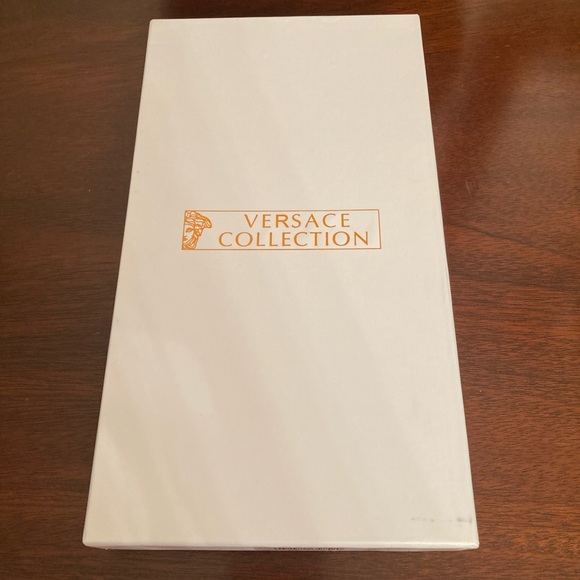 NWT VERSACE— Zip Around Black Leather Wallet/Agenda - Picture 5 of 16